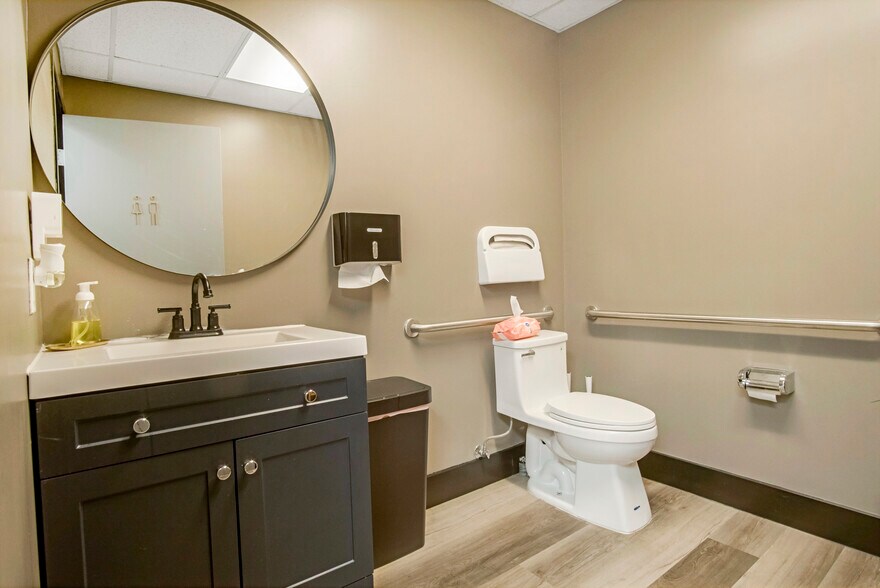 More Photos Of 18709 Topham St, Tarzana Loft Creative Space For Sale