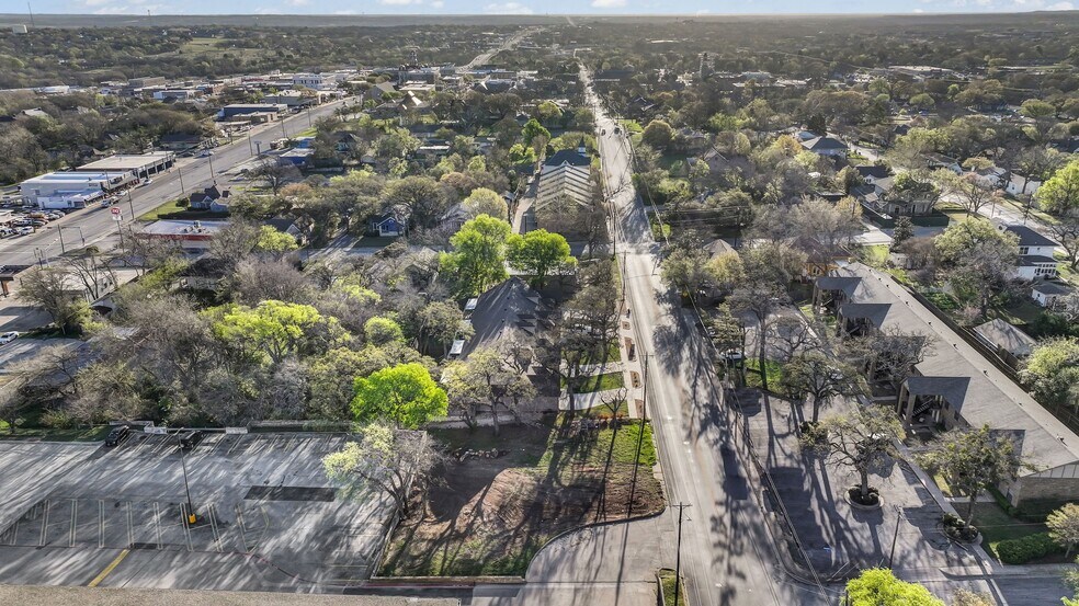 More Photos Of 514 W Oak St, Weatherford Land For Sale