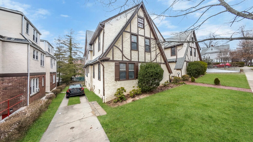 More Photos Of 4320 Hamilton Pl, Flushing Apartments For Sale