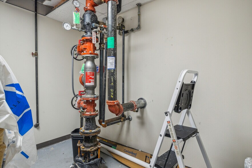 More Photos Of 2020 Holly Rd, Claremore Office For Sale