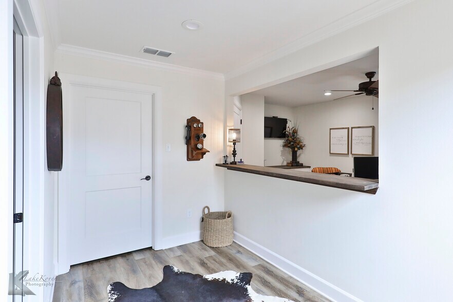 More Photos Of 2257 Industrial Blvd, Abilene Office For Sale