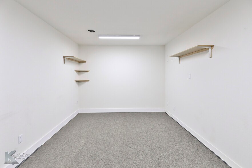 More Photos Of 2257 Industrial Blvd, Abilene Office For Sale