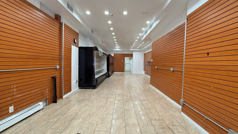 More Photos Of 5127 43rd Ave, Woodside General Retail For Lease