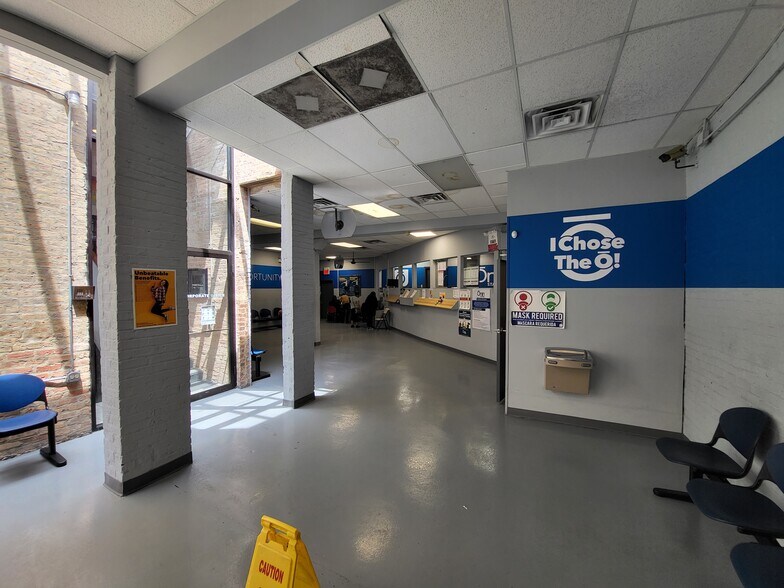 More Photos Of 2147 N Western Ave, Chicago Office For Lease