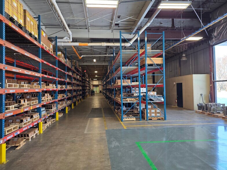 More Photos Of 300 Airport Rd, Ames Warehouse For Lease