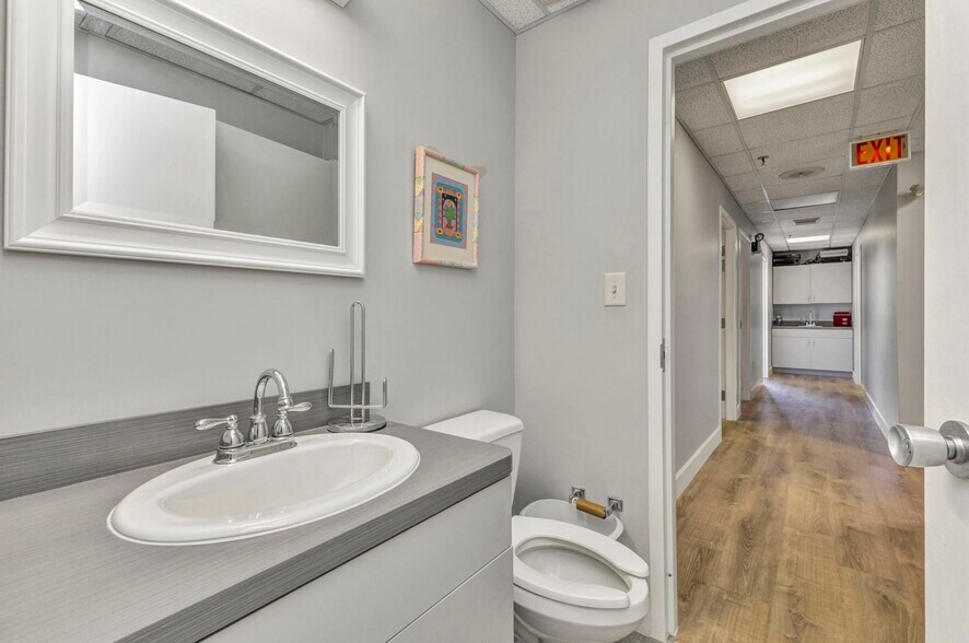 More Photos Of 2525 Harbor Blvd, Port Charlotte Medical For Sale