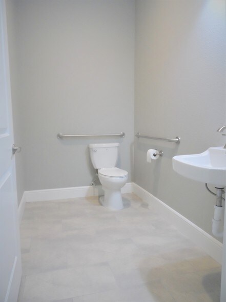 More Photos Of 18510 Green Land Way, Houston Medical For Lease