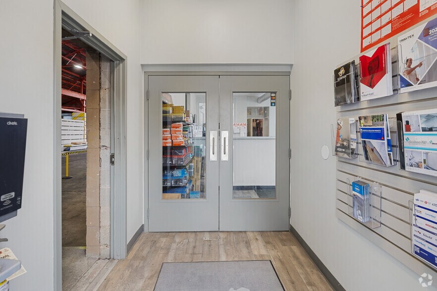 More Photos Of 252-262 Depot Rd, Milford Light Distribution For Lease