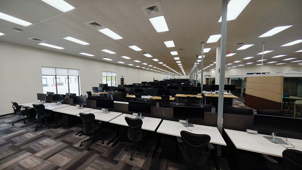 More Photos Of 2914 SE I St, Bentonville Office For Lease
