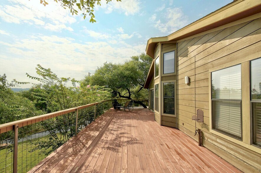 More Photos Of 21201 Kathy Ln, Spicewood Loft Creative Space For Sale