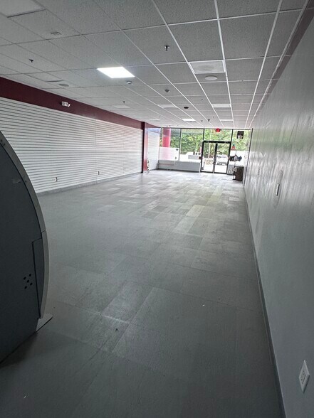 More Photos Of 1103 Goffle Rd, Hawthorne Storefront For Lease