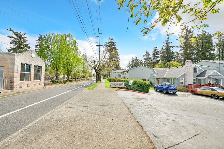 More Photos Of 16300-16400 E Burnside St, Gresham Apartments For Sale