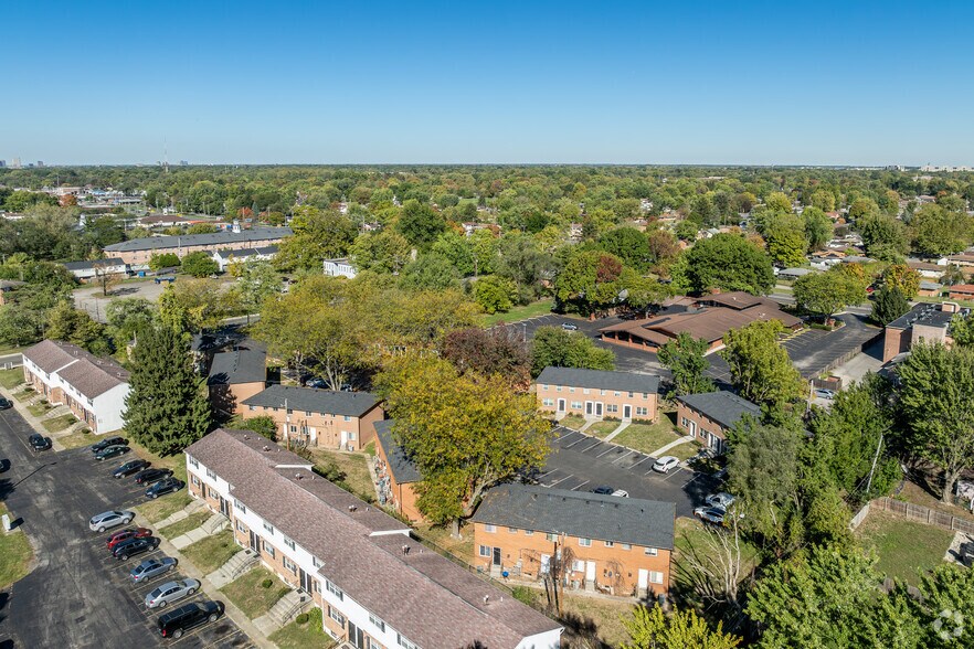 More Photos Of 1462 Elaine Rd, Columbus Apartments For Sale