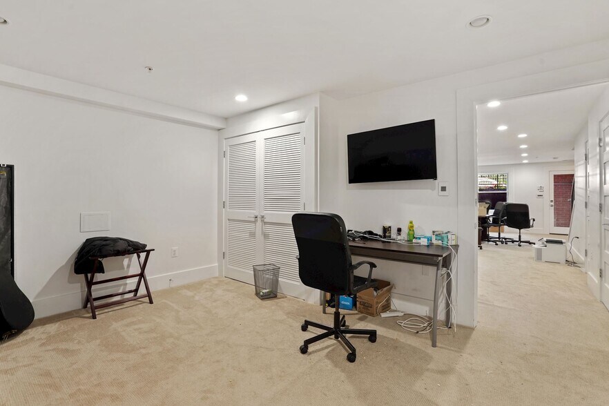 More Photos Of 513 C St NE, Washington Office Residential For Lease