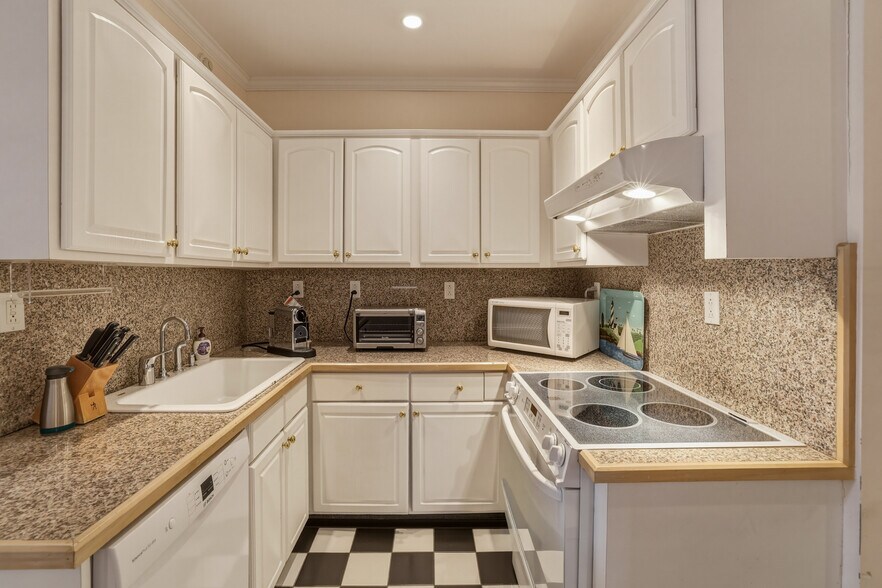 More Photos Of 445 Orange St, New Haven Office For Sale