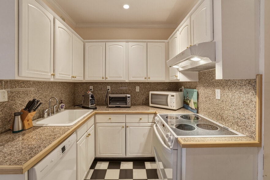 More Photos Of 445 Orange St, New Haven Office For Sale