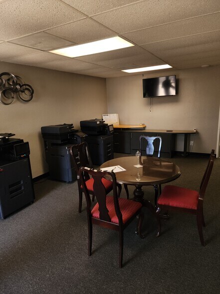 More Photos Of 9620 E State Route 350, Raytown Light Distribution For Sale