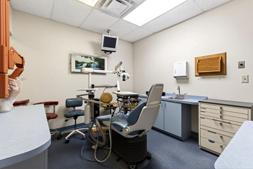 More Photos Of 1964 N Lakeman Dr, Bellbrook Medical For Sale