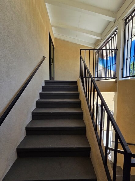 More Photos Of 465 E Palmdale Blvd, Palmdale Loft Creative Space For Lease