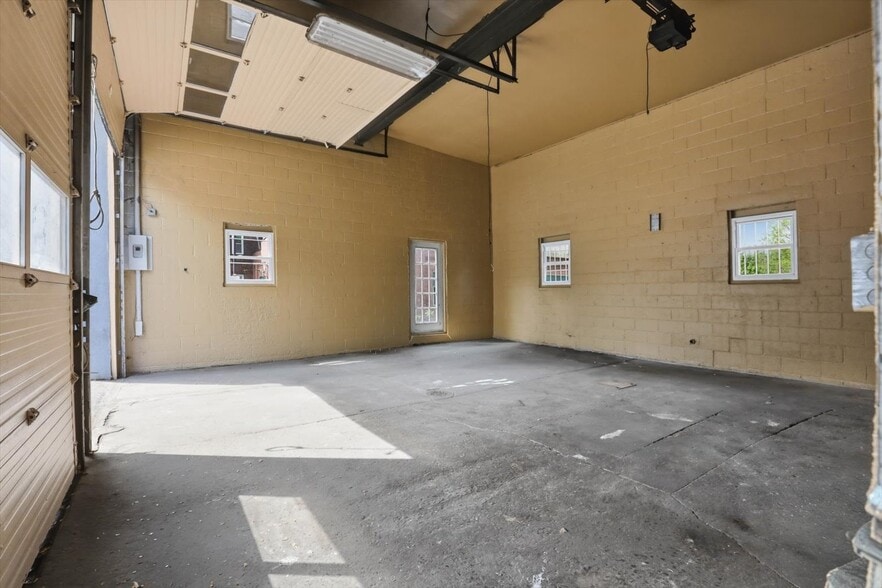 More Photos Of 542 South Prince St, Lancaster Auto Repair For Sale