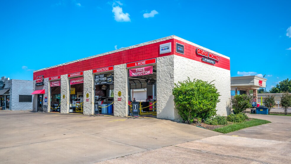 More Photos Of 309 S Timberland Dr, Lufkin Auto Repair For Sale