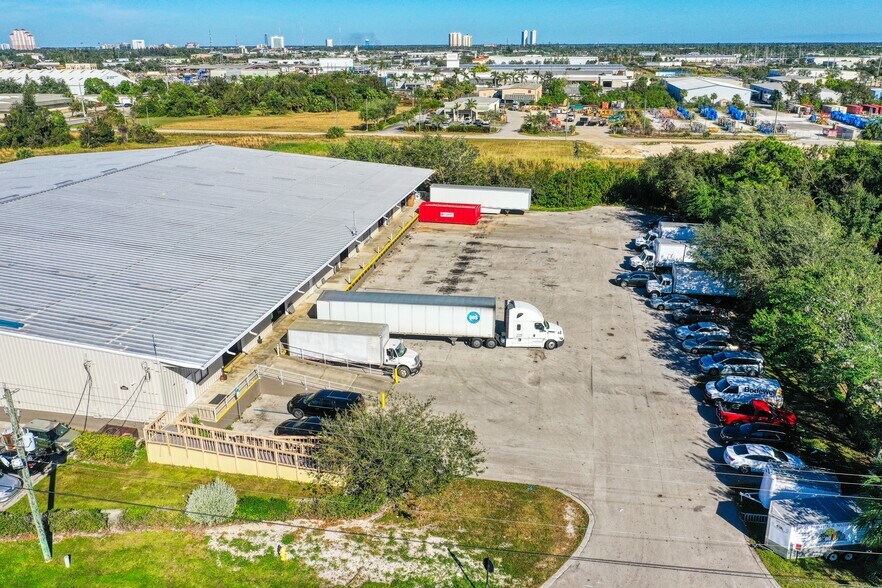More Photos Of 3991 Sivan Rd, Fort Myers Distribution For Lease