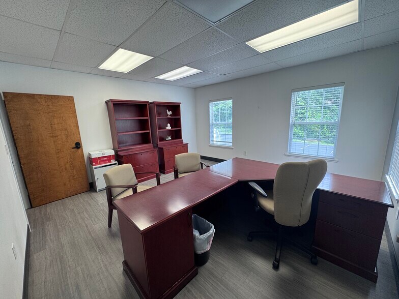 More Photos Of 10 Accountants Cir, Seneca Coworking Space