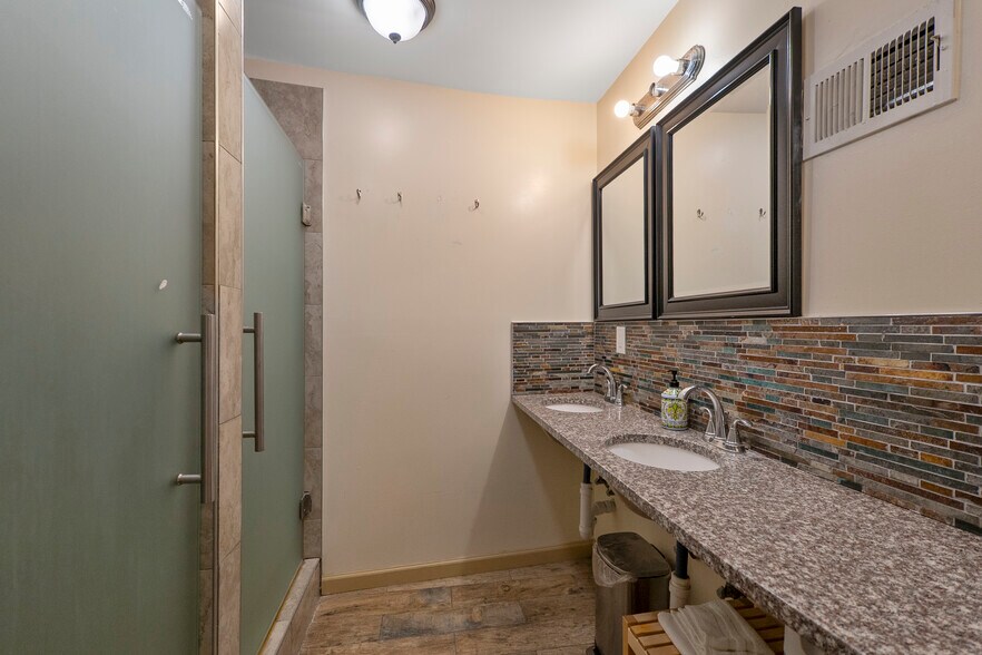 More Photos Of 1010 Pennsylvania Ave SE, Washington Hospitality For Sale