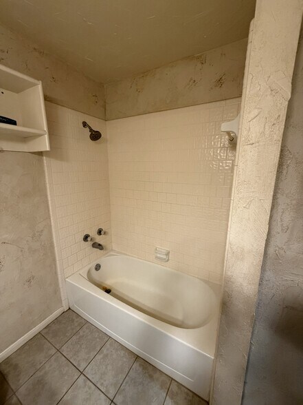 More Photos Of 1030 Canyon Bend Dr, Dripping Springs Light Distribution For Lease