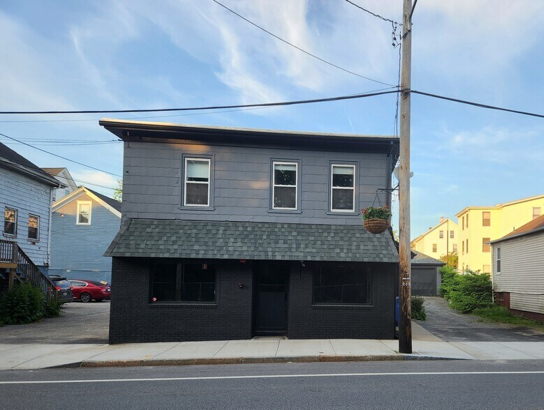 More Photos Of 415 Broad St, Cumberland Flex For Lease