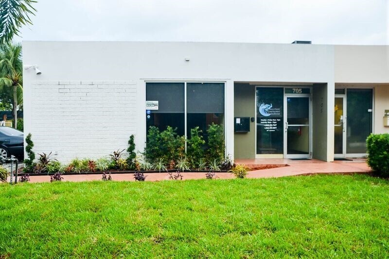 Primary Photo Of 705 Bond Way, Delray Beach Showroom For Sale