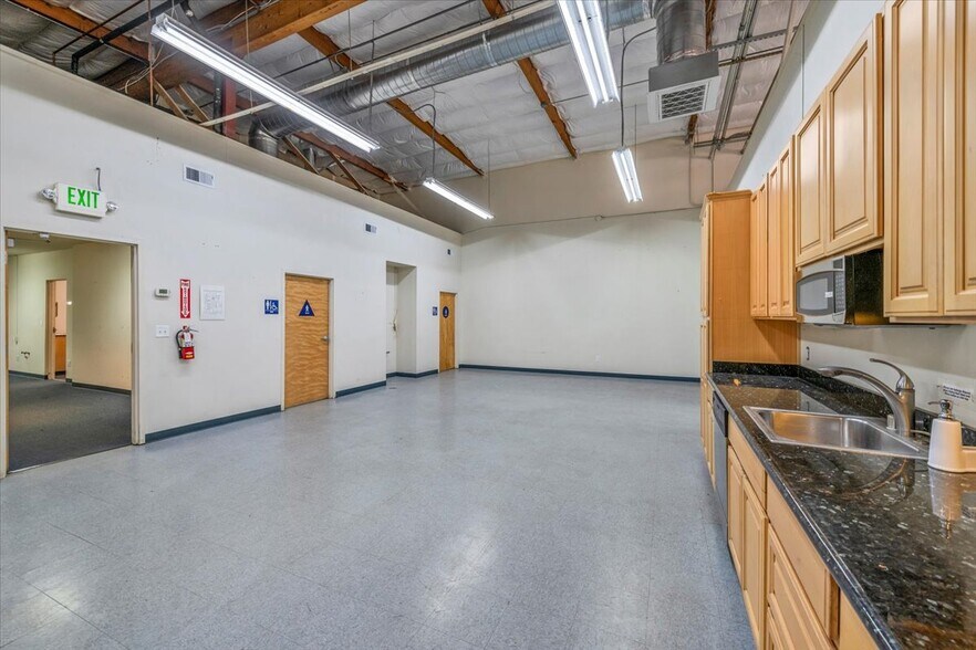 More Photos Of 1290 Reamwood Ave, Sunnyvale Research And Development For Lease