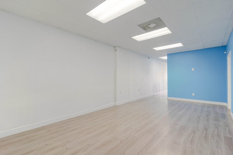 More Photos Of 516 W Lancaster Blvd, Lancaster Storefront For Lease