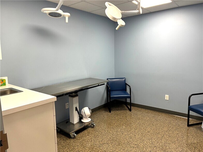 More Photos Of 1055 Denise Rd, Greece Veterinarian Kennel For Sale