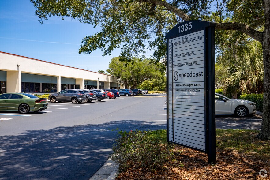 More Photos Of 1333-1335 Gateway Dr, Melbourne Flex For Lease