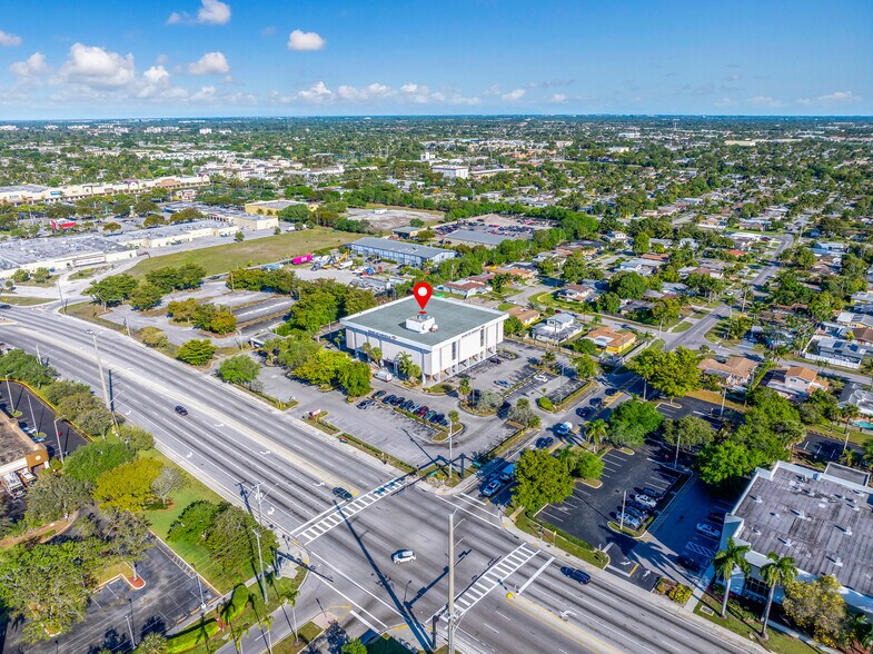 More Photos Of 3661 W Oakland Park Blvd, Lauderdale Lakes Office For Sale