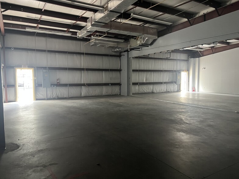 More Photos Of 2433 S 86th St, Tampa Warehouse For Lease