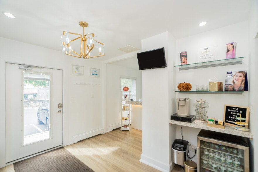 More Photos Of 1830 Western Ave, Albany Freestanding For Sale