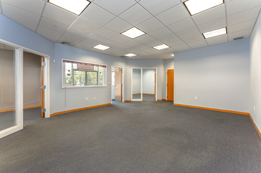 More Photos Of 131 Leeder Hill Dr, Hamden Warehouse For Sale