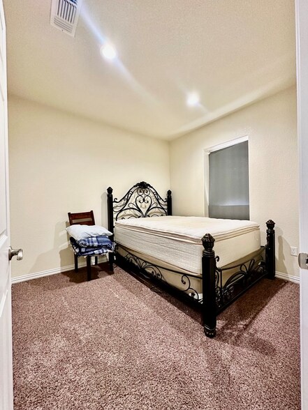 More Photos Of 602 US Highway 385 N, Seminole Flex For Sale