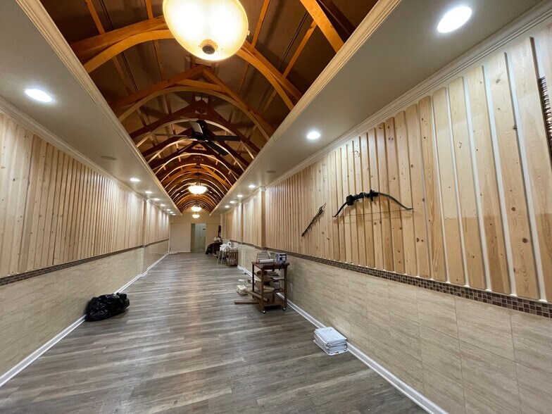 More Photos Of 17 Maple Dr, Great Neck Storefront Retail Office For Lease