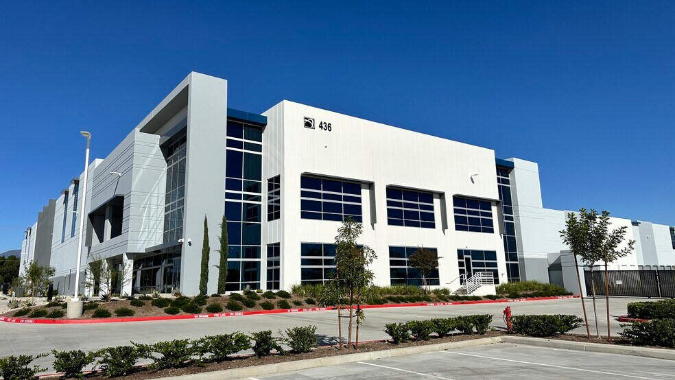 More Photos Of 436 W Rialto Ave, Rialto Distribution For Lease