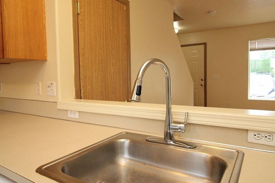 More Photos Of 3548 SE 119th St, Portland Apartments For Sale