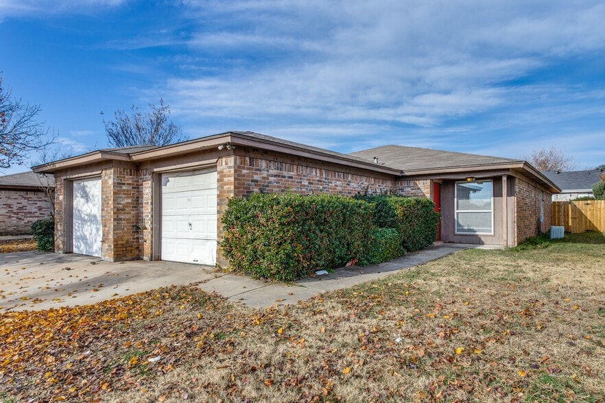 More Photos Of 3600 Hulen Park Cir, Fort Worth Multifamily For Sale