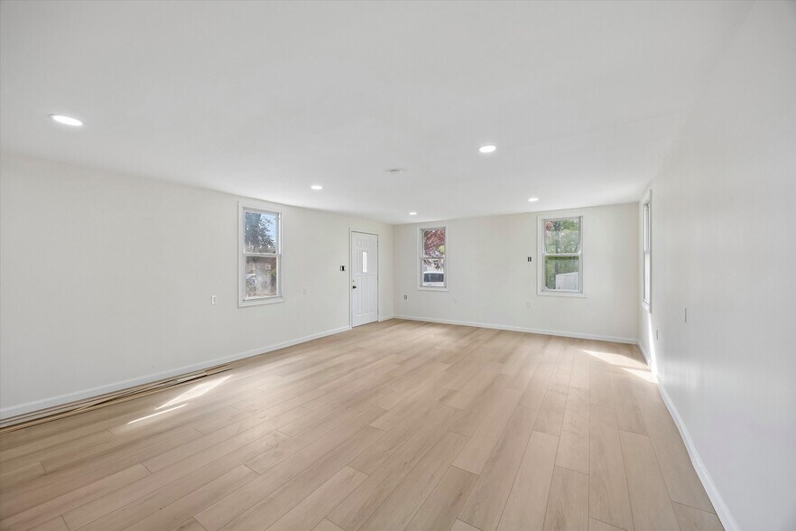 More Photos Of 102 Bristol Oxford Valley Rd, Langhorne Specialty For Lease