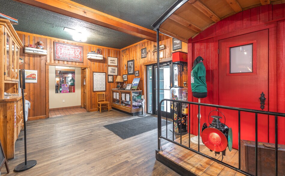 More Photos Of 121 S Smith St, Cuba Restaurant For Sale