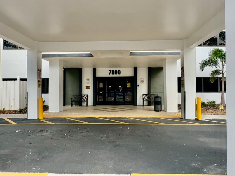More Photos Of 7800 66th St N, Pinellas Park Medical For Lease
