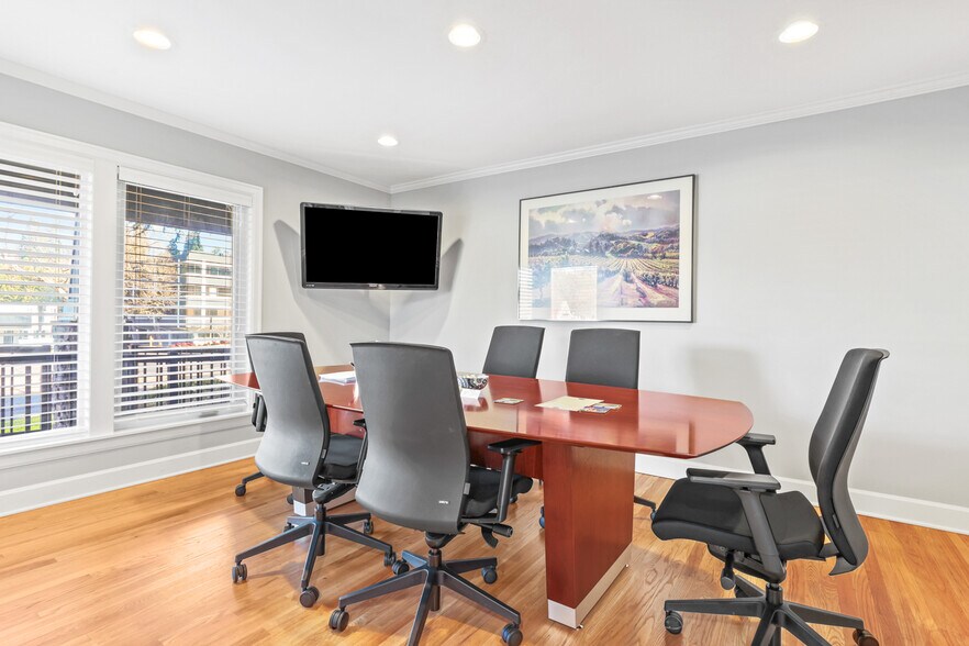 More Photos Of 6500 SW Beaverton-Hillsdale Hwy, Portland Office For Sale