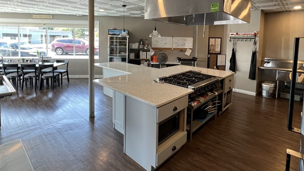 More Photos Of 711 Vandercook Way, Longview Storefront For Lease