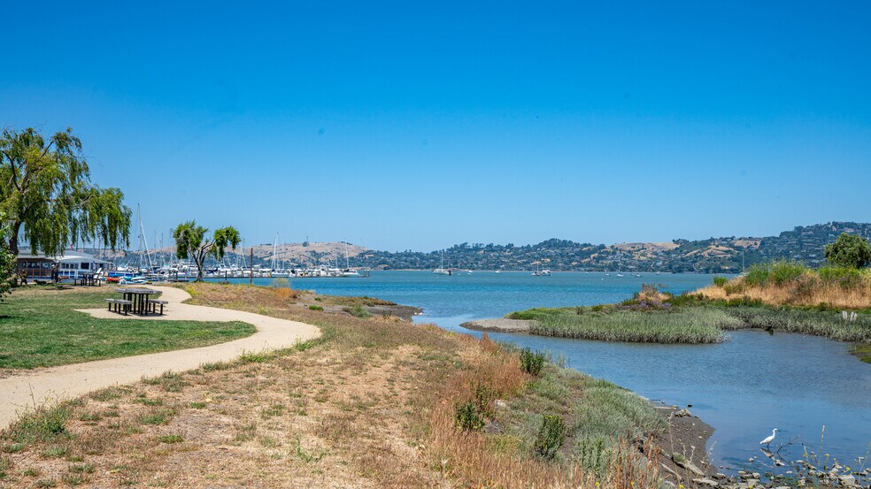 More Photos Of 1411-1417 Bridgeway Blvd, Sausalito Storefront For Lease